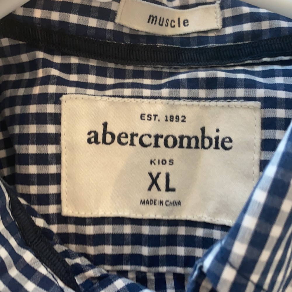 New Abercrombie button down (Kids XL) - Picture 4 of 4